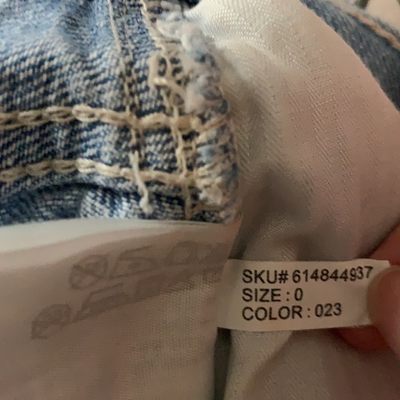 Hollister distressed jean shorts - Picture 6 of 12